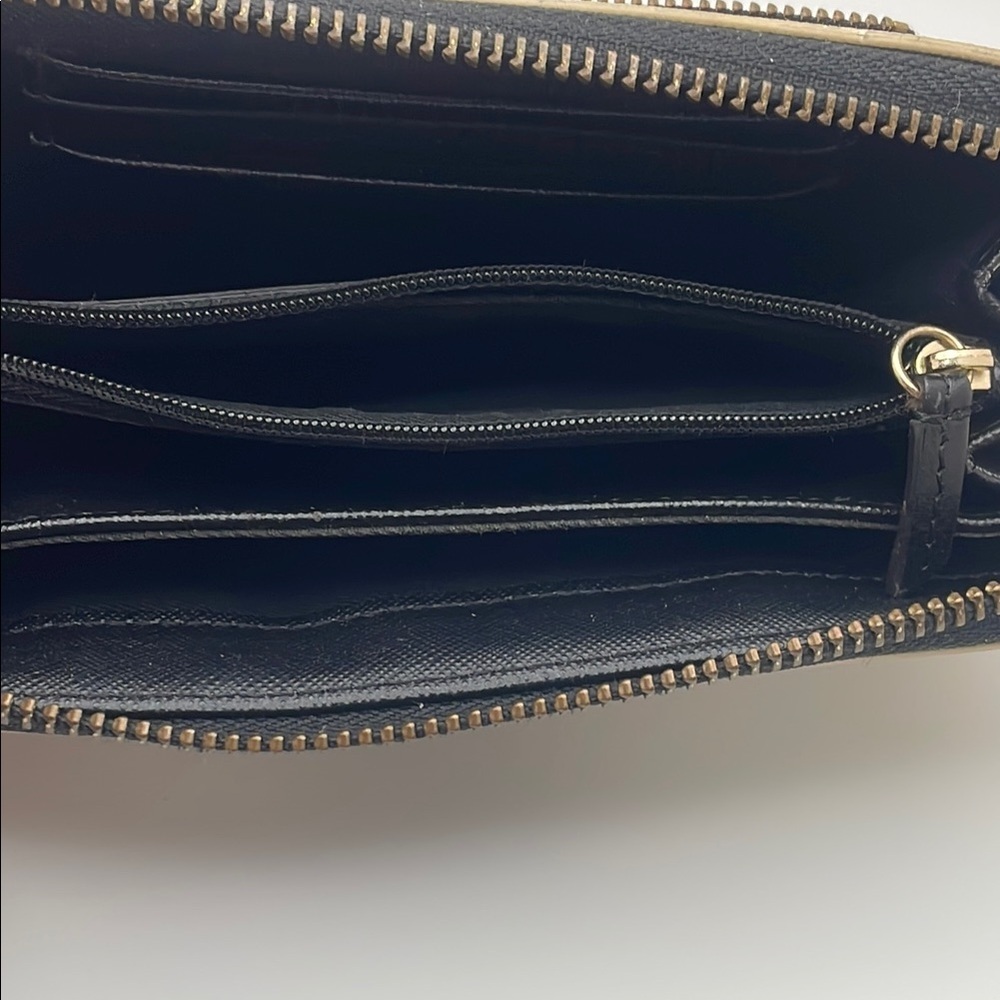 Fossil Cream and Brown Continental Wallet with Zip-Around Closure - Picture 5 of 5